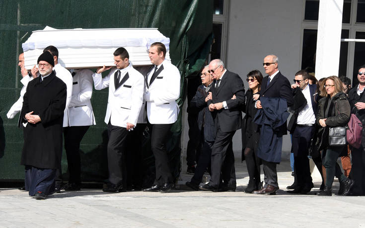 Θλίψη στην κηδεία της νεαρής ηθοποιού, Νίκης Λειβαδάρη