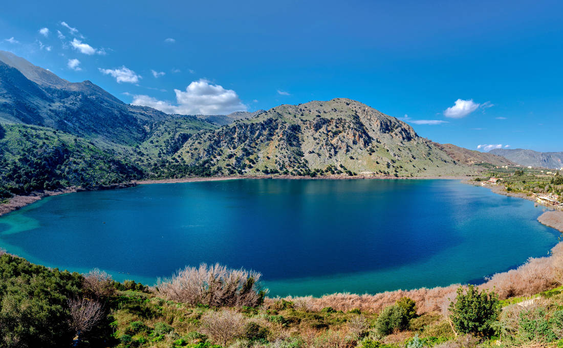 Η πανέμορφη λίμνη της Κρήτης και η νεράιδα που λούζεται στο φεγγαρόφως