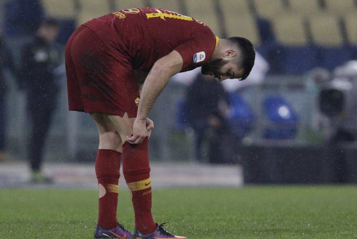 Τραυματίστηκε ο Κώστας Μανωλάς σε ματς της Ρόμα