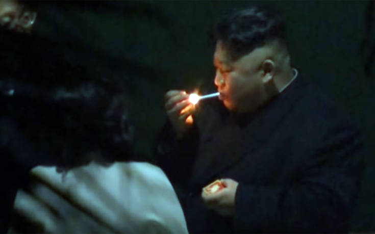Ο Κιμ Γιονγκ Ουν έκανε στάση για τσιγάρο στο δρόμο για το Βιετνάμ