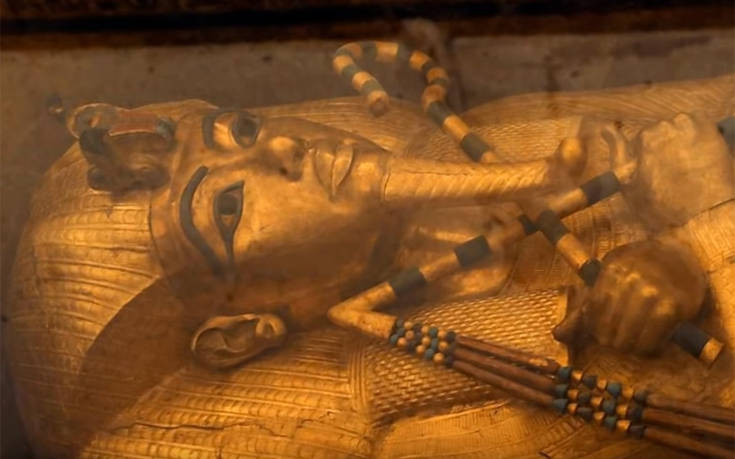 Το πρόσωπο και τα πόδια της μούμιας του Φαραώ Τουταγχαμών
