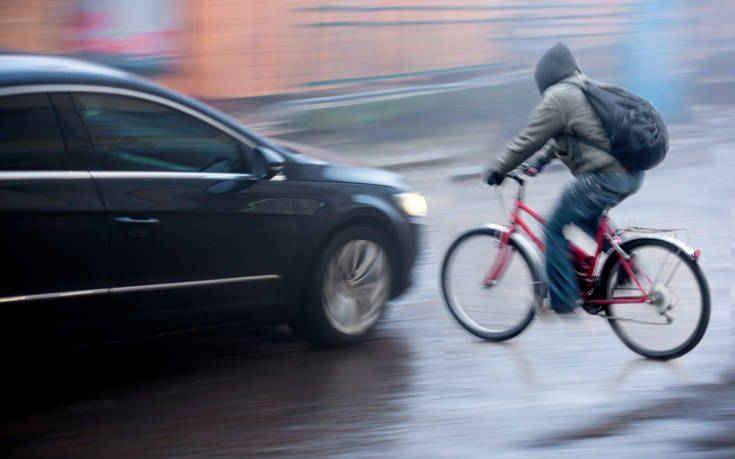 Αυτοκίνητο παρέσυρε 12χρονο με το ποδήλατο του στην Εύβοια