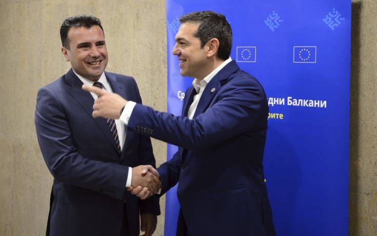 O θερμός χαιρετισμός Τσίπρα – Ζάεφ και το ευχαριστώ της Μέρκελ
