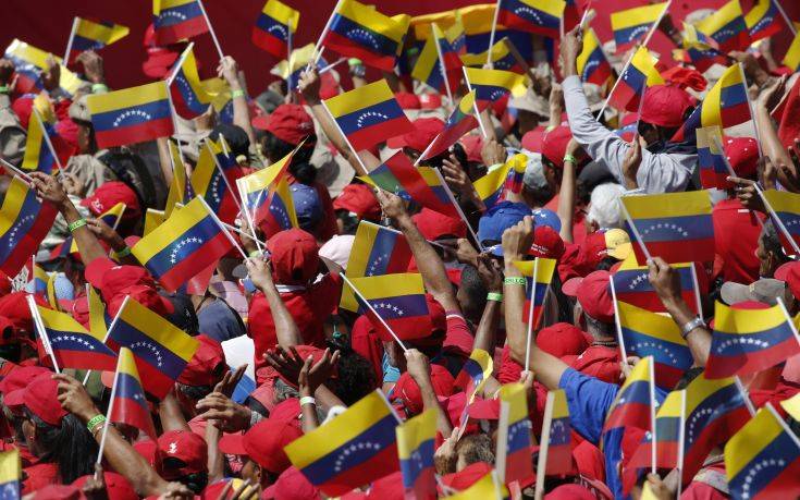 Στους δρόμους οι πολίτες της Βενεζουέλας, υπέρ και κατά του Μαδούρο