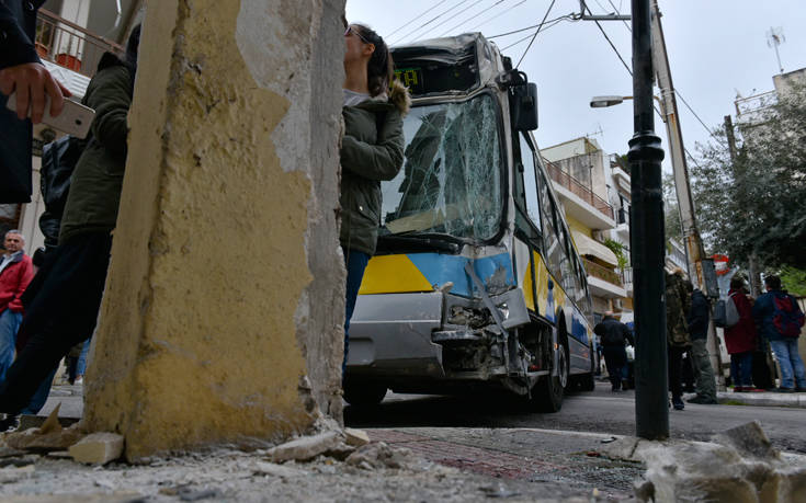 Έντεκα επιβάτες τραυματίστηκαν στη σύγκρουση λεωφορείων στο Αιγάλεω