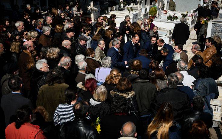 Πλήθος κόσμου αποχαιρετά το Φαίδωνα Γεωργίτση