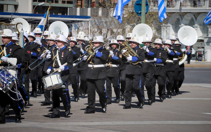 Το «Μακεδονία Ξακουστή» έπαιξε η μπάντα των ενόπλων δυνάμεων στο Σύνταγμα