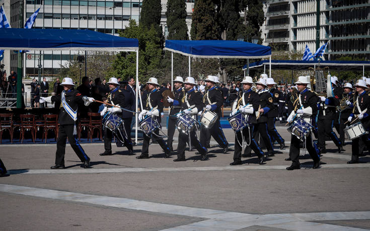 Η στρατιωτική παρέλαση στο κέντρο της Αθήνας