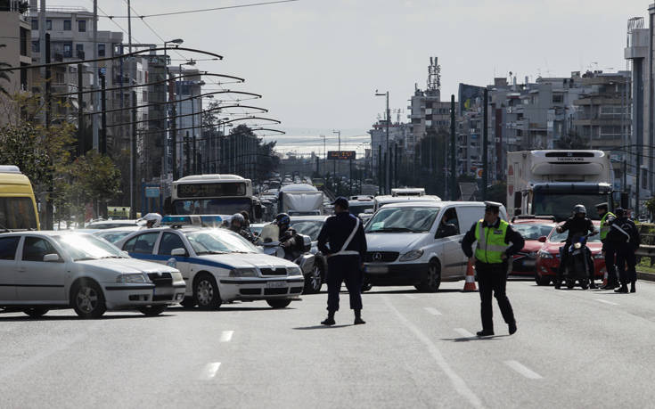 Τροχαίο στη Συγγρού, μοτοσικλέτα παρέσυρε δύο πεζούς