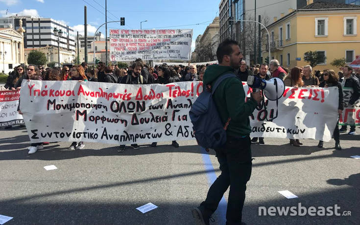 Συγκέντρωση αναπληρωτών εκπαιδευτικών στα Προπύλαια