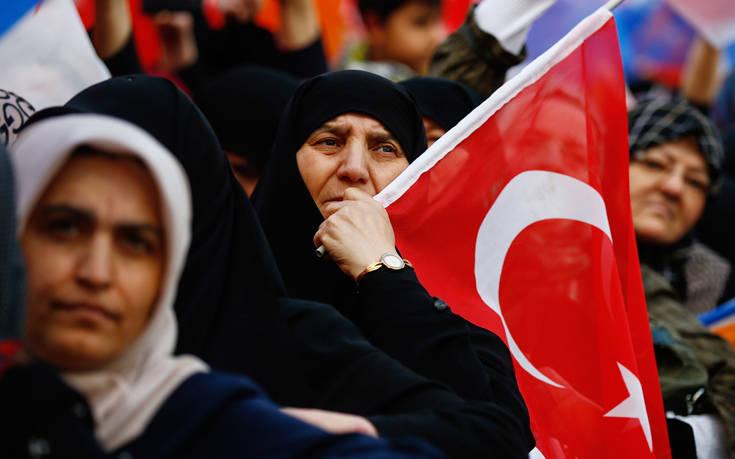 Η τουρκική λίρα συνεχίζει την πτωτική της πορεία