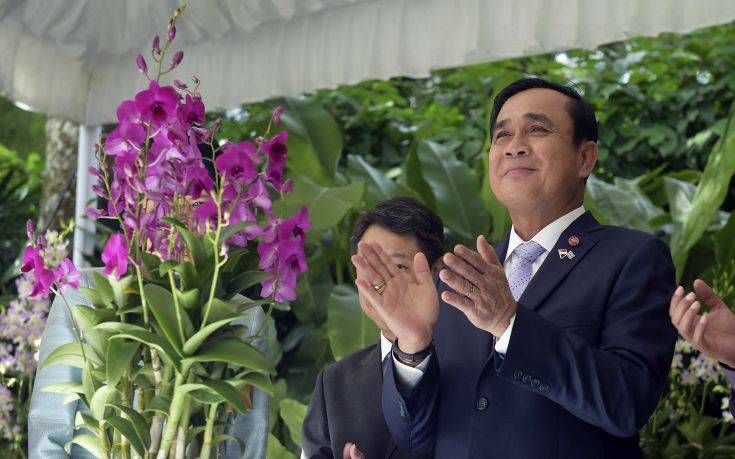 Ο ηγέτης της χούντας στην Ταϊλάνδη ξαναχτυπά με νέο άσμα