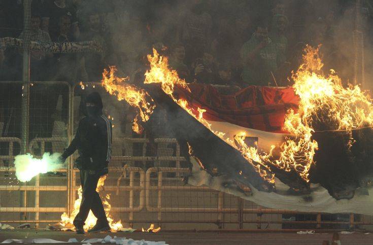 Διακόπηκε το ντέρμπι στο ΟΑΚΑ