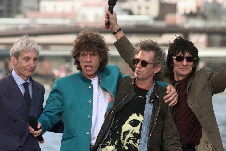 Οι Rolling Stones αναβάλλουν περιοδεία λόγω… Μικ Τζάγκερ