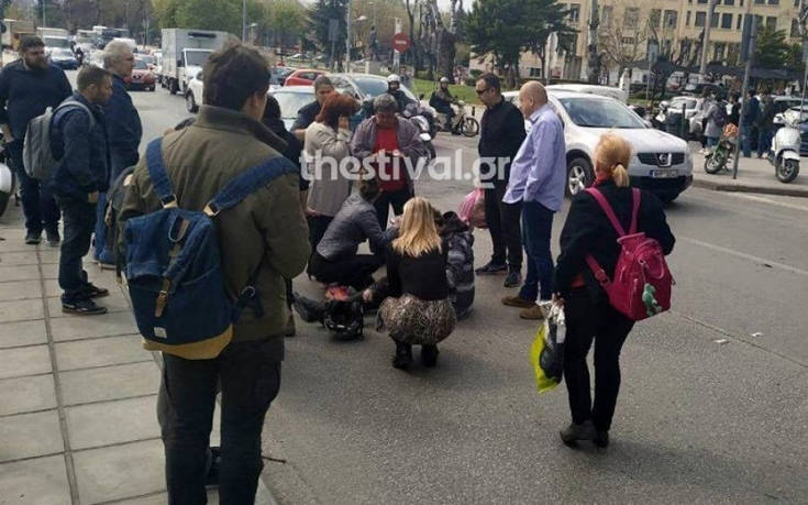 Οδηγός παρέσυρε γυναίκα μοτοσικλετιστή και την εγκατέλειψε