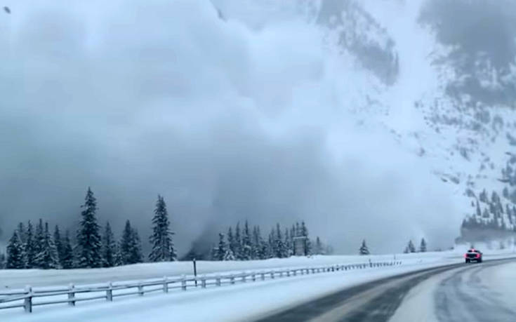 Η στιγμή που χιονοστιβάδα «καταπίνει» αυτοκινητόδρομο