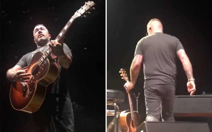 Μουσικός επιπλήττει το κοινό για… φασαρία πριν εγκαταλείψει τη σκηνή!