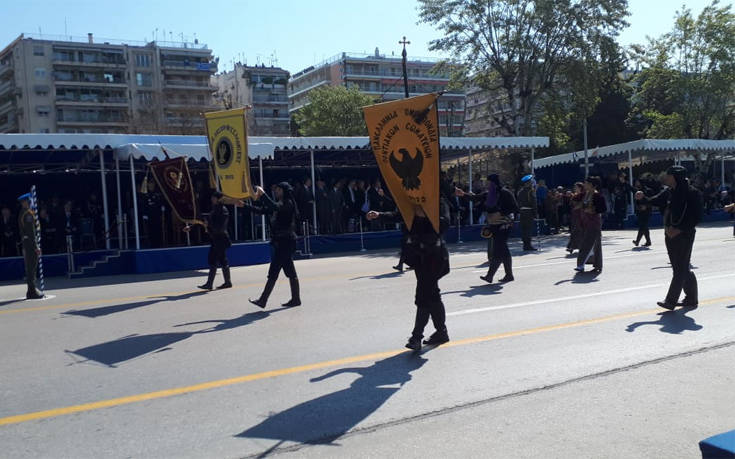 Με το «Μακεδονία Ξακουστή» και άγημα Ποντίων η έναρξη της παρέλασης στη Θεσσαλονίκη