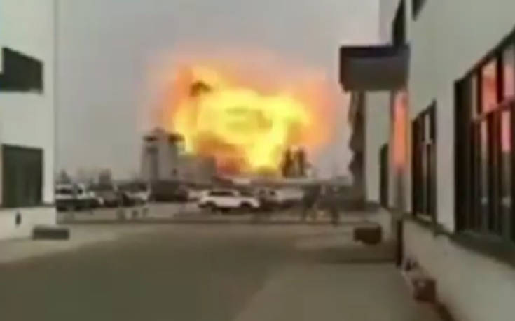 Βίντεο από ισχυρή έκρηξη σε χημικό εργοστάσιο στην Κίνα