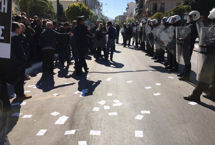 Συλλήψεις 12 ακροδεξιών στα επεισόδια στην Καλλιθέα