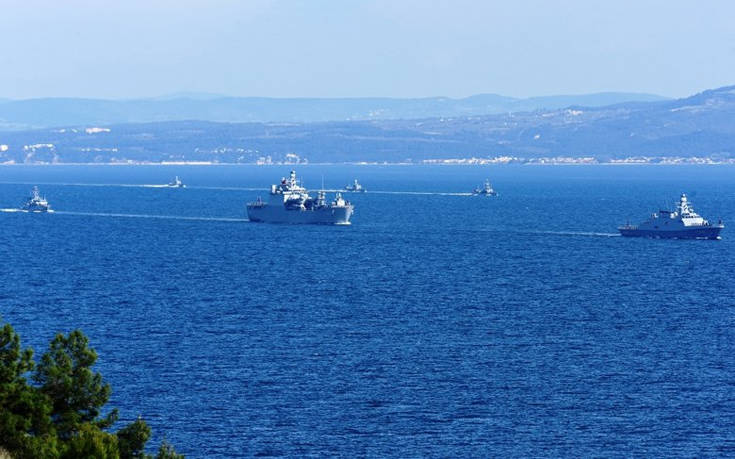 Ο τουρκικός στόλος «παρέλασε» στα Δαρδανέλια