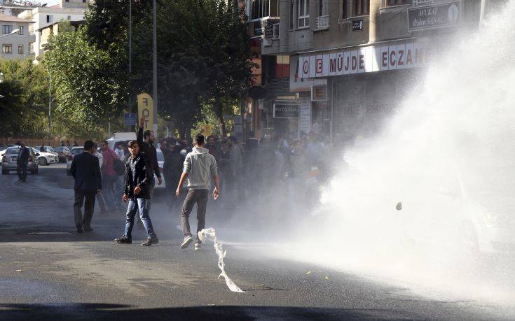 Επεισόδια στο Ντιγιάρμπακιρ μετά από αυτοκτονία Κούρδου κρατούμενου