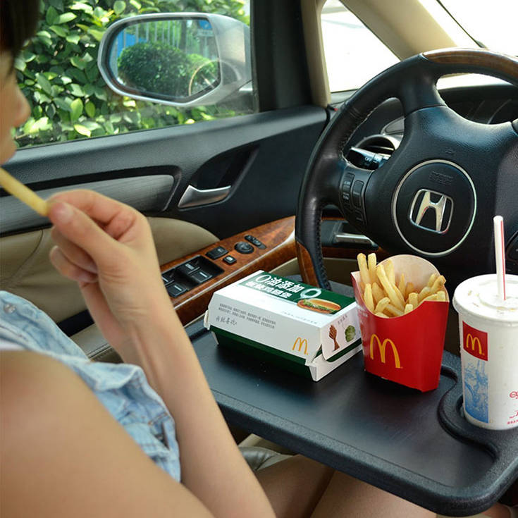 Το απόλυτο γκάτζετ για όσους τρώνε στο αυτοκίνητο – Newsbeast