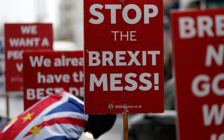 Η πρόταση Βρετανών βουλευτών για την αποφυγή ενός άτακτου Brexit