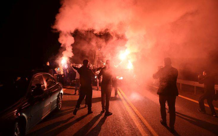 «Αδέρφια ζείτε» και υποδοχή του ΠΑΟΚ στα Τέμπη