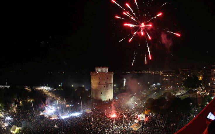 Χαμός στην πορεία του πούλμαν του ΠΑΟΚ προς το Λευκό Πύργο