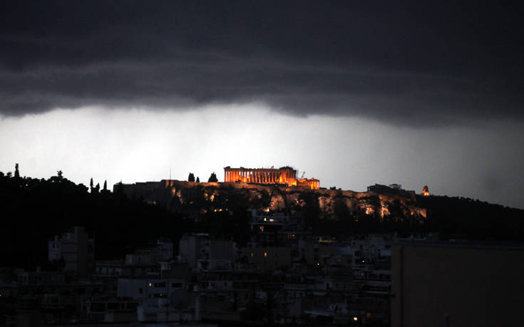 Κεραυνός έπεσε στην Ακρόπολη, τραυματίστηκαν τέσσερα άτομα