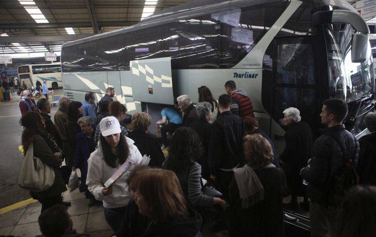 Έξοδος Πάσχα: Αυξημένη η κίνηση σε ΚΤΕΛ, τρένα και αεροδρόμιο