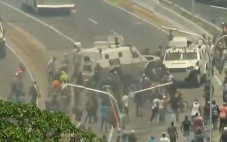 Βενεζουέλα: Σοκαριστικό βίντεο με τεθωρακισμένο να πέφτει πάνω σε διαδηλωτές