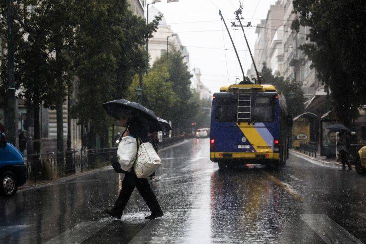 Συνεχίζεται και σήμερα η κακοκαιρία με βροχές και καταιγίδες