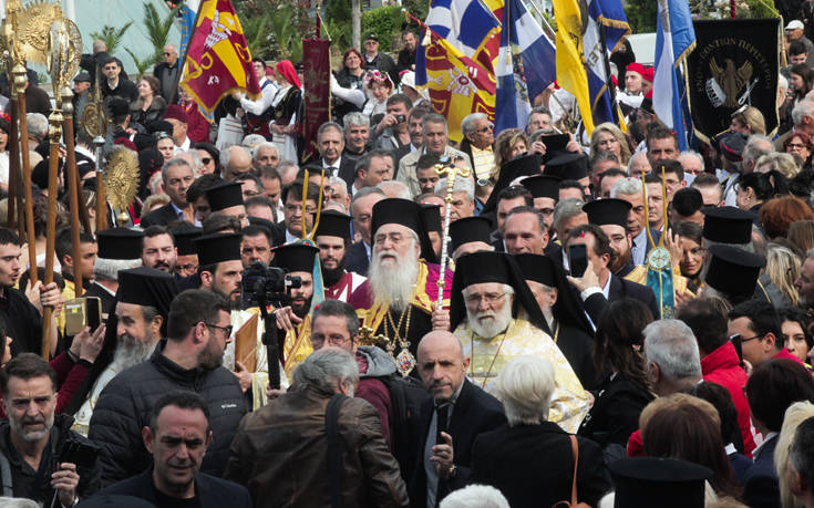 Πλήθος κόσμου στην ενθρόνιση του νέου μητροπολίτη Περιστερίου Κλήμη