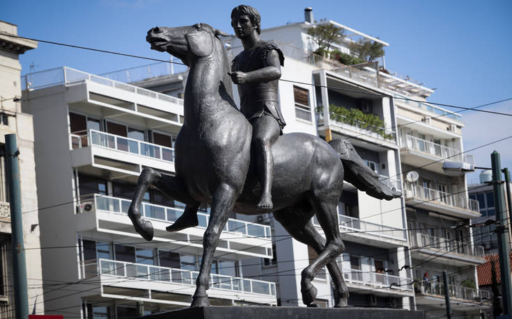 Αποκαλυπτήρια για το άγαλμα του Μεγάλου Αλεξάνδρου στο κέντρο της Αθήνας