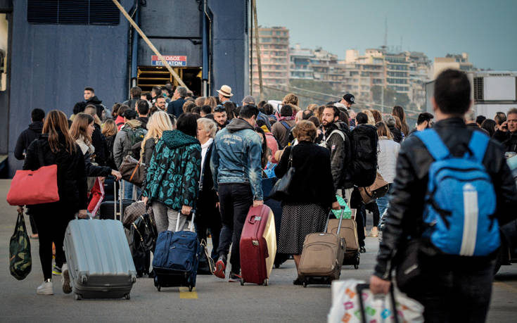 Έξοδος Πάσχα: Αναχωρούν κατά χιλιάδες οι εκδρομείς μέσω Πειραιά και του Λαυρίου