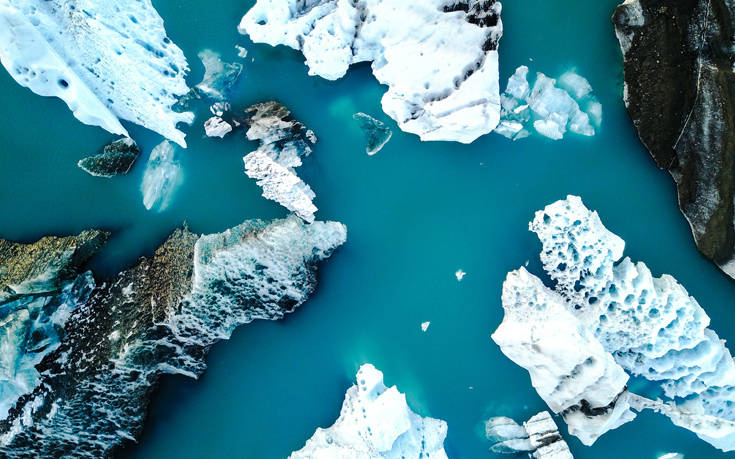 Μια λίμνη με παγετώνες στην Ισλανδία