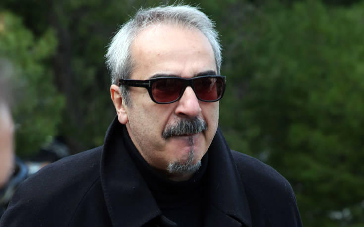 Πέθανε η μητέρα του Βαγγέλη Περρή – «Σε είπα ηρωίδα και έκλεισες τα ματάκια σου»