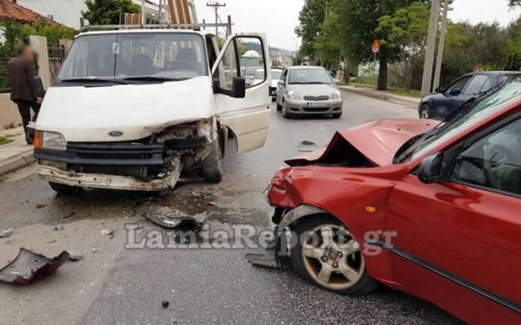 Σοβαρό τροχαίο με τραυματία στα Καλύβια Λαμίας