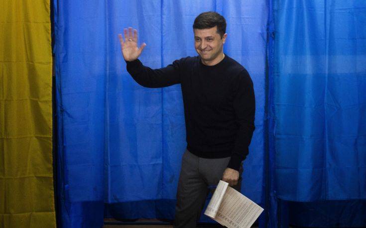 Ο κωμικός ηθοποιός Ζελένσκι δείχνει να κερδίζει τον δεύτερο γύρο των εκλογών στην Ουκρανία