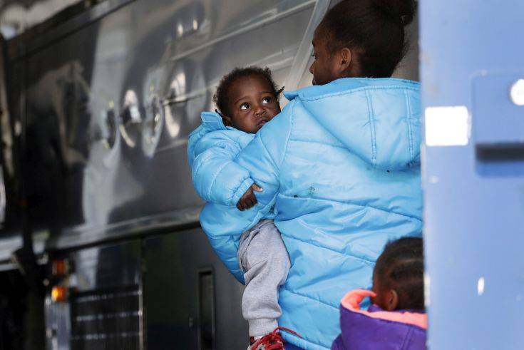 Οριστικό τέλος στην πολιτική διαχωρισμού τα παιδιά μεταναστών από τις οικογένειές τους