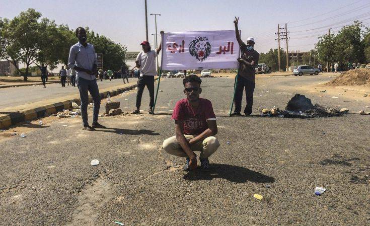 Υπό κράτηση ο πρόεδρος του Σουδάν, στρατιωτικό συμβούλιο θα κυβερνά τη χώρα