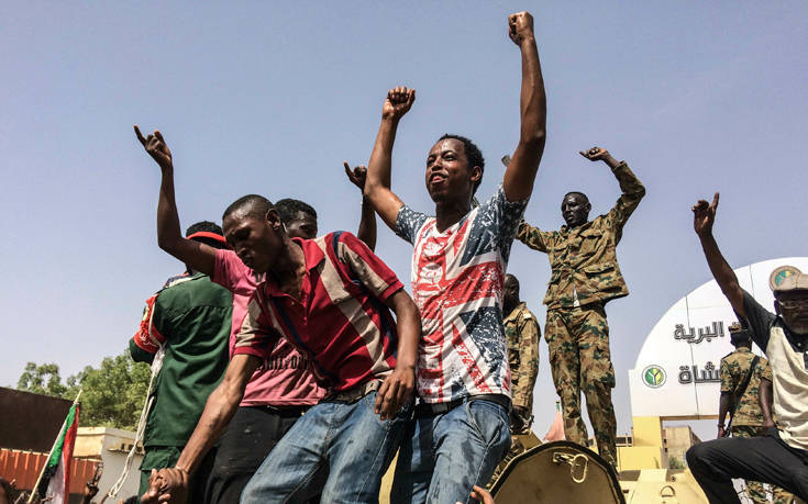 Βυθίζεται στο χάος και τη βία το Σουδάν