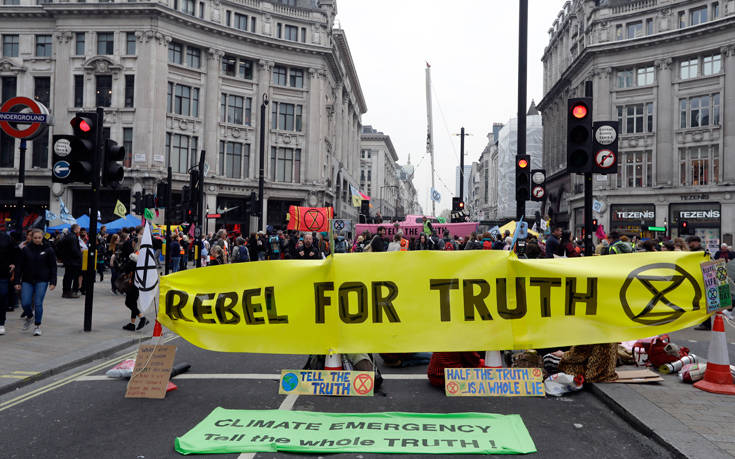 Στους δρόμους ξανά για το κλίμα οι Βρετανοί