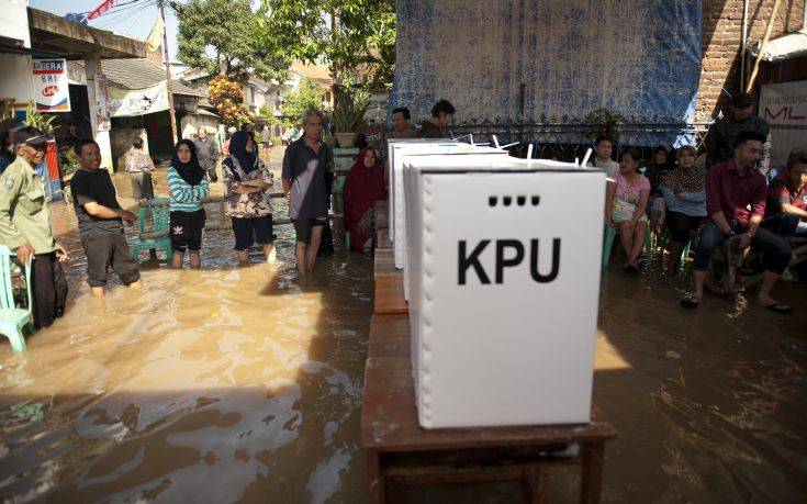 Απάνθρωπο κάτεργο η καταμέτρηση ψήφων στην Ινδονησία
