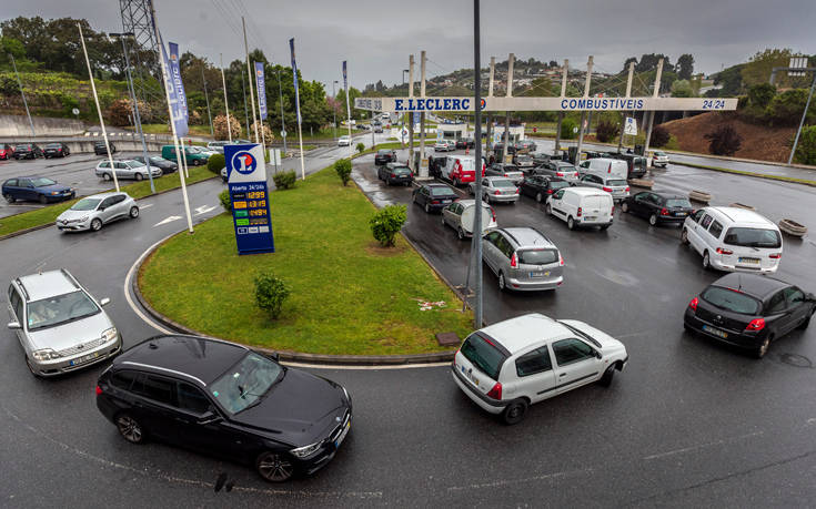 Επιστρέφουν στις διαπραγματεύσεις οι οδηγοί βυτιοφόρων στην Πορτογαλία, έληξε η απεργία