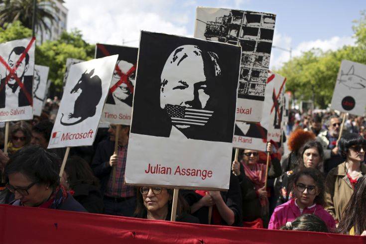 Ο Τζούλιαν Ασάνζ κατηγορεί πρέσβη του Ισημερινού για αποκάλυψη προσωπικών δεδομένων