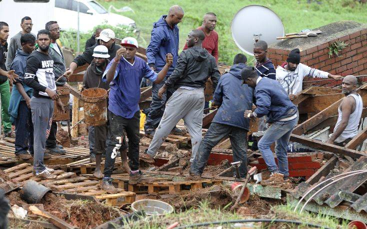 Δεκάδες νεκροί, τραυματίες και αγνοούμενοι από πλημμύρες στη Νότια Αφρική