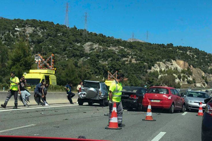 Καραμπόλα στην Κινέτα στην Εθνική Οδό Αθηνών-Κορίνθου